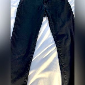 Black skinny jeans i don’t. I don’t like skinny jeans. Only wore them twice.